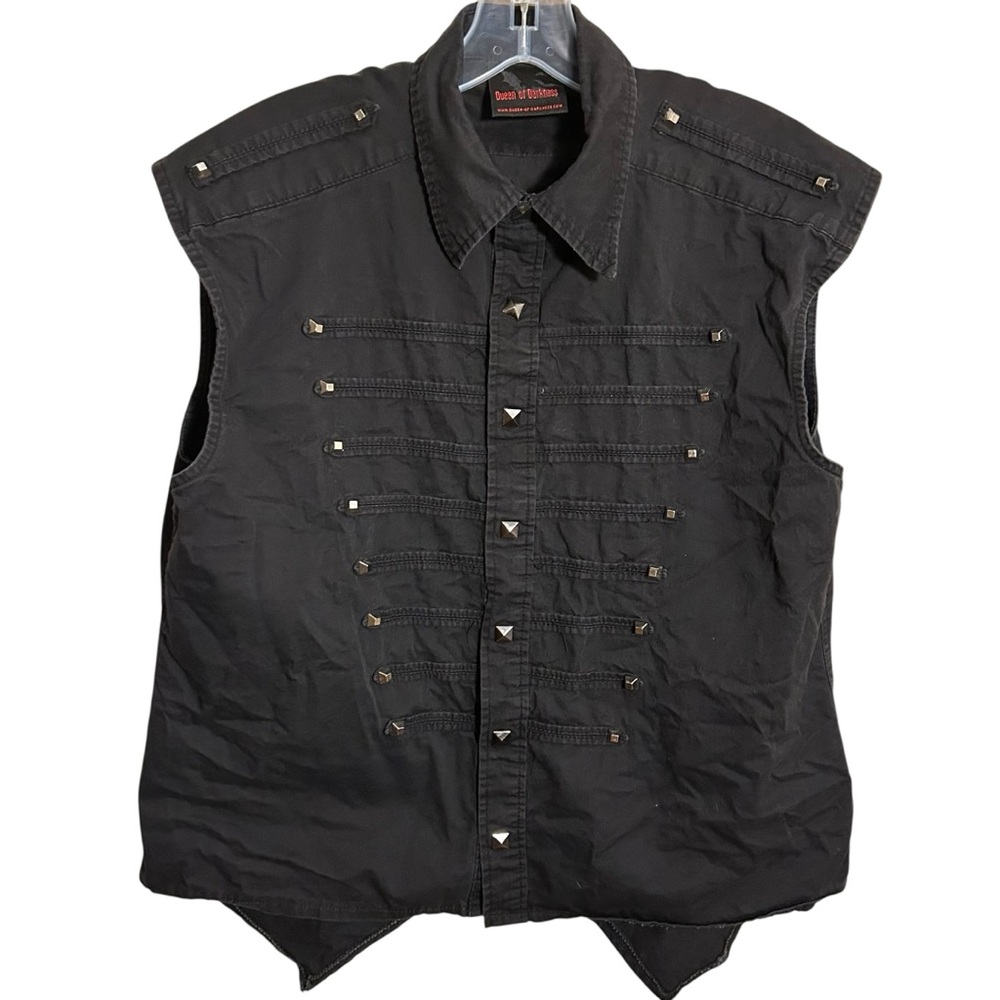 Sleeveless push button shirt from Queen of Darkness, black with silver studs M